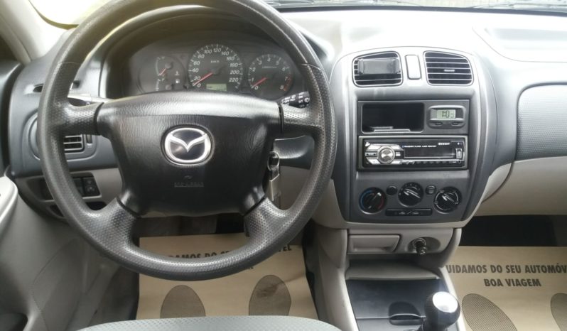 Mazda 323F cheio