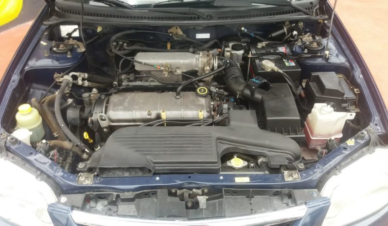 Mazda 323F cheio
