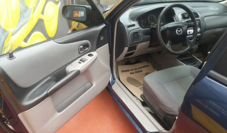 Mazda 323F cheio