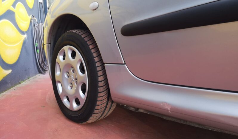 Peugeot 206 1.1 XT cheio