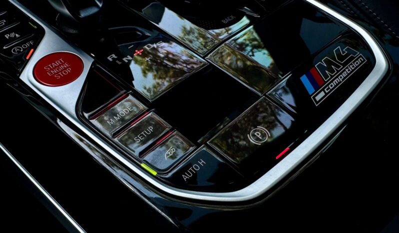 BMW M4 Competition cheio