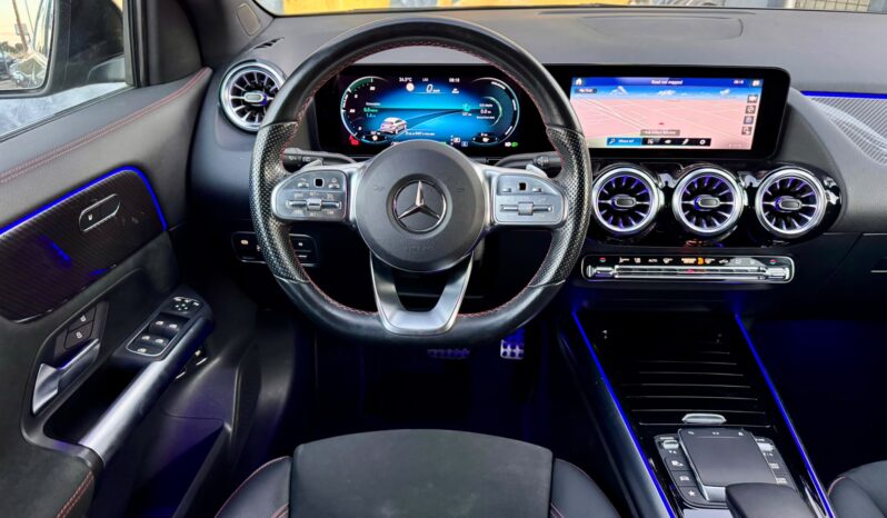Mercedes-Benz GLA 250 cheio