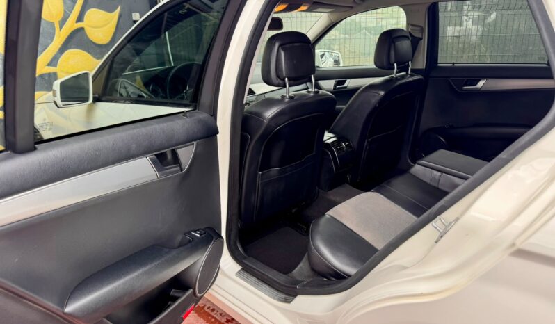 Mercedes-Benz C 220 cheio