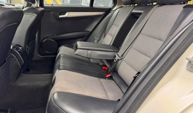 Mercedes-Benz C 220 cheio