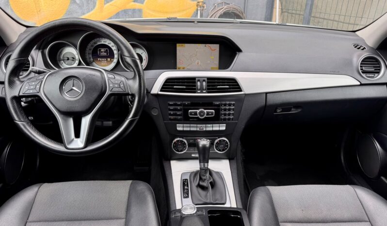 Mercedes-Benz C 220 cheio