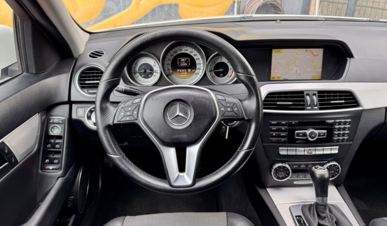 Mercedes-Benz C 220 cheio