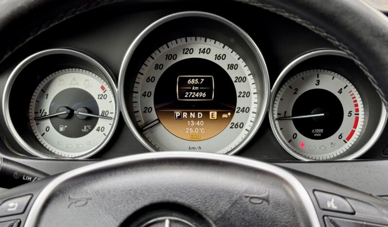 Mercedes-Benz C 220 cheio